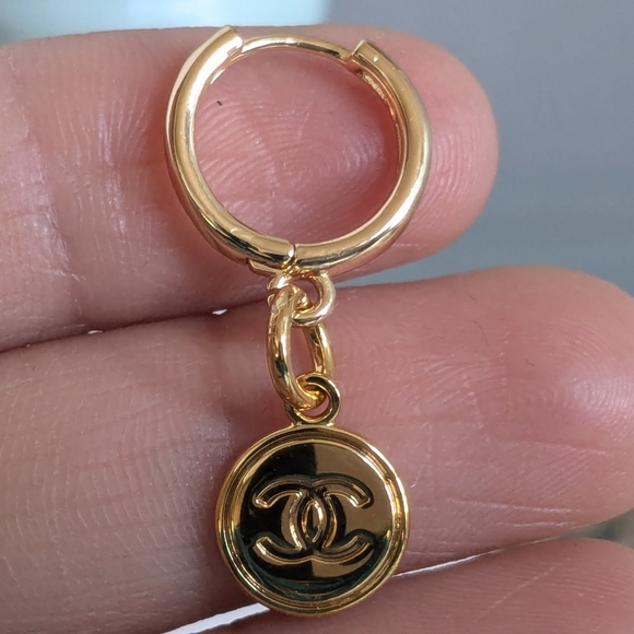 Chanel - Picture 2 of 10